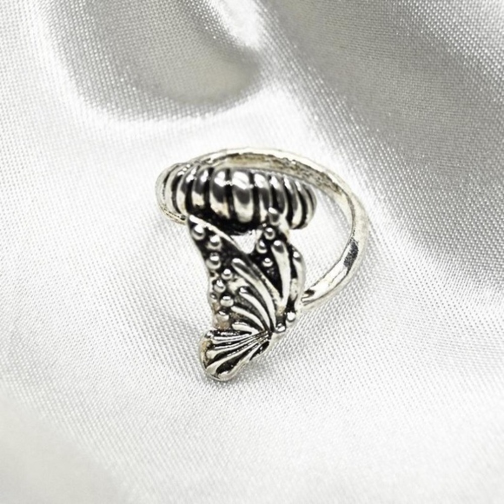 Silver butterfly ring